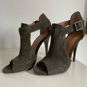 Chinese Laundry - Olive Green Suede Heel | Women’s Size 6.5 US